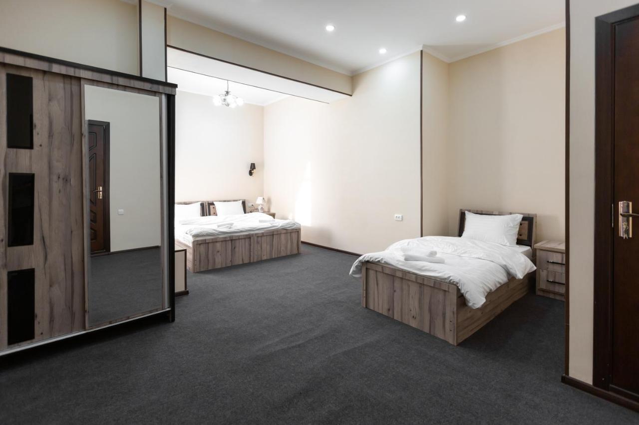 Light Hotel Tashkent Esterno foto