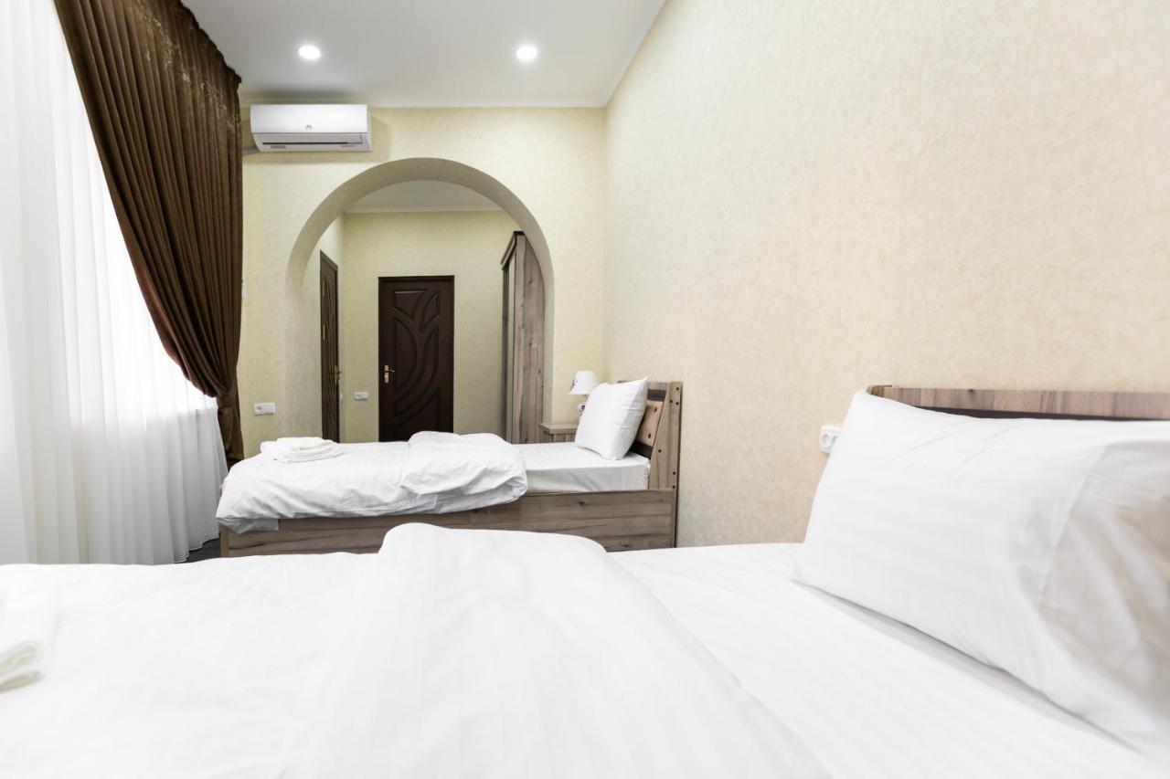 Light Hotel Tashkent Esterno foto