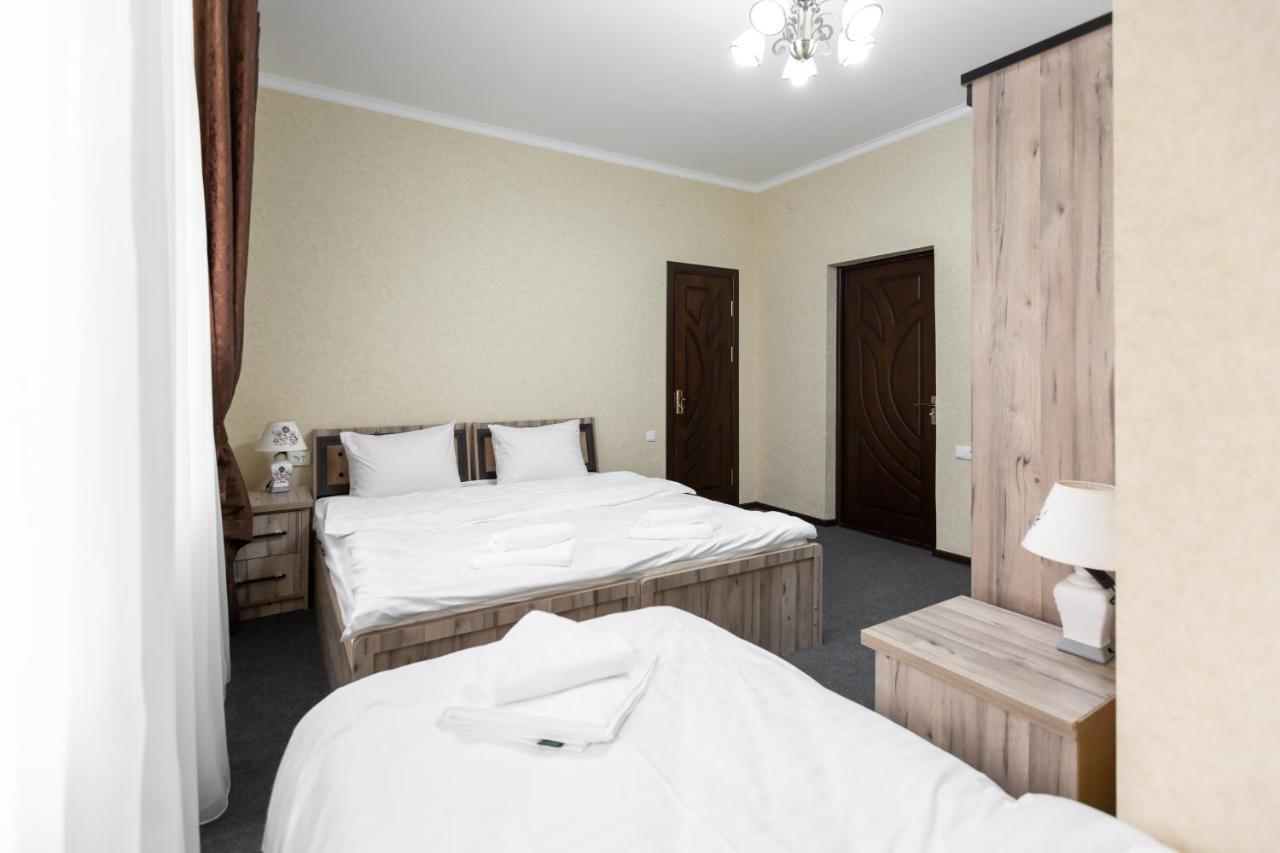 Light Hotel Tashkent Esterno foto
