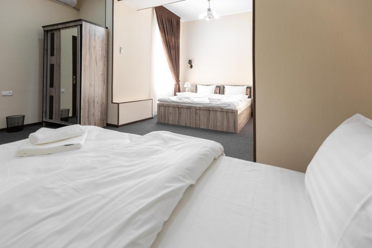 Light Hotel Tashkent Esterno foto